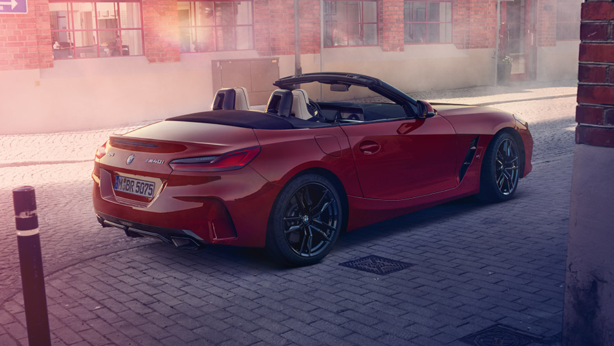 BMW Z4 Roadster (G29) Seitenansicht auf Straße BMW Z4 Roadster (G29) Seitenansicht auf Straße