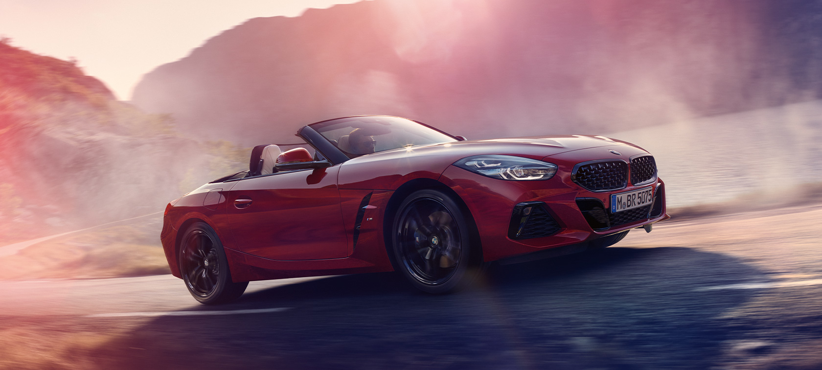 BMW Z4 M40i Roadster (G29) Dreiviertel-Seitenansicht fahrend BMW Z4 M40i Roadster (G29) Dreiviertel-Seitenansicht fahrend