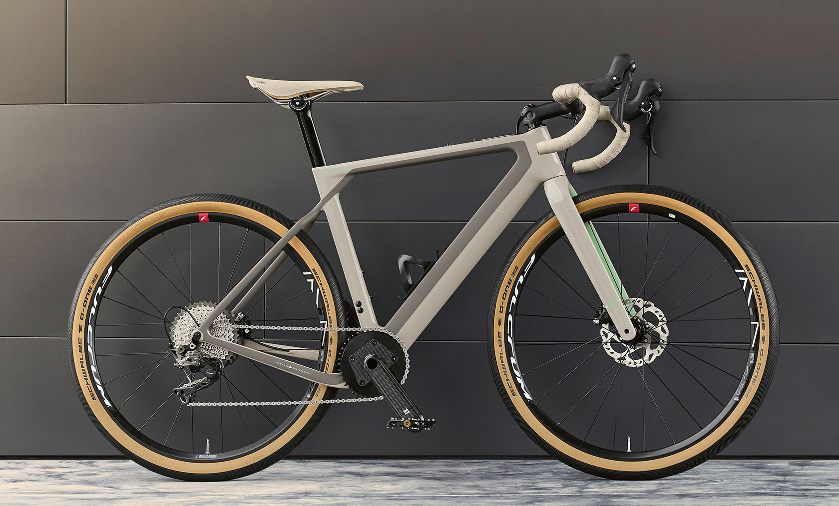 3T for BMW Gravelbike. Das Bild zeigt den vorderen Teil des 3T for BMW Gravelbike.