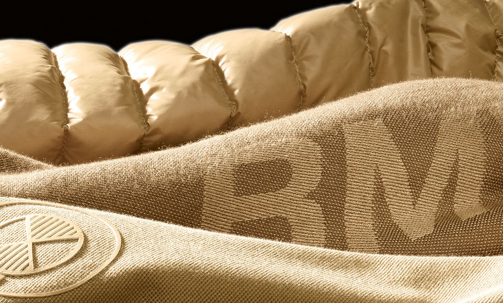 BMW Sommerschal. The picture shows the BMW Summer Scarf in detail.