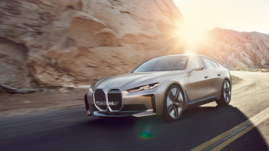 BMW Concept i4 im Schnee BMW Concept i4 im Schnee Dreiviertel-Frontansicht