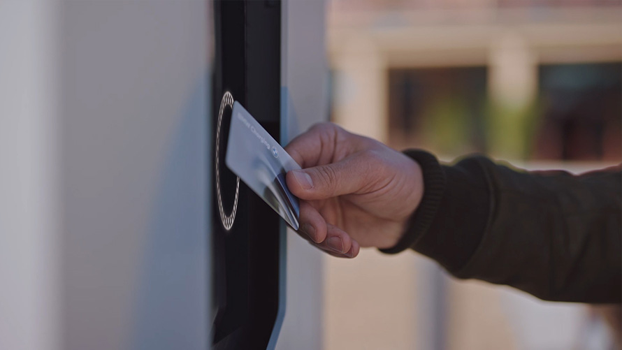 BMW Elektrofahrzeuge BMW iX öffentliches Laden BMW Charging Schnellladestationen Video BMW Elektrofahrzeuge BMW iX öffentliches Laden BMW Charging Schnellladestationen Video