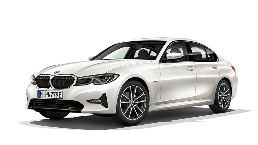BMW 3er Limousine Plug-In Hybrid Dreiviertel-Frontansicht BMW 3er Limousine Plug-In Hybrid Studioaufnahme Dreiviertel-Frontansicht
