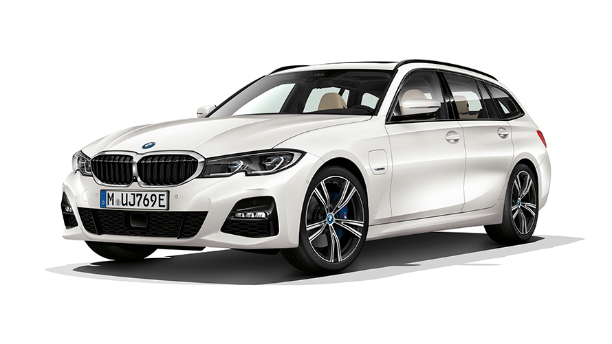 BMW 3er Touring Plug-In Hybrid Dreiviertel-Frontansicht BMW 3er Touring Plug-In Hybrid Studioaufnahme Dreiviertel-Frontansicht