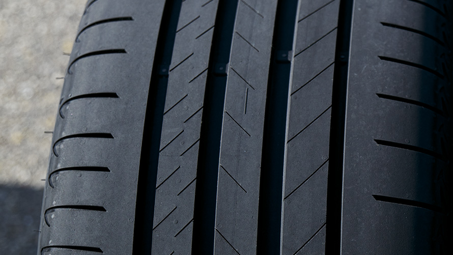 BMW Reifen, Nahaufnahme vom Reifenprofil BMW Reifen, Nahaufnahme vom Reifenprofil