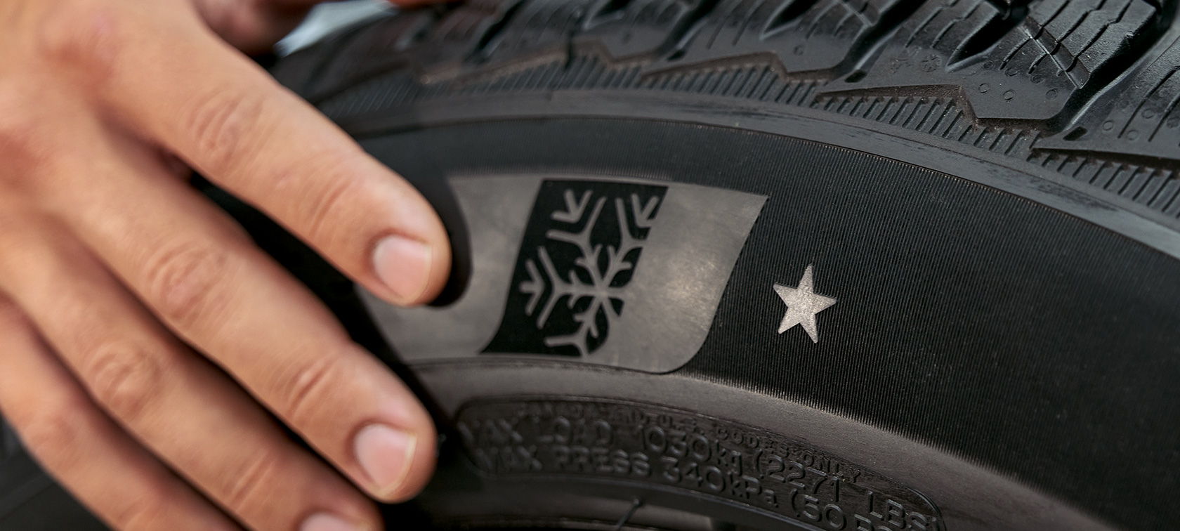 BMW Winterkomplettrad mit Sternmarkierung Nahaufnahme eines BMW Winterkomplettrades mit Sternmarkierung