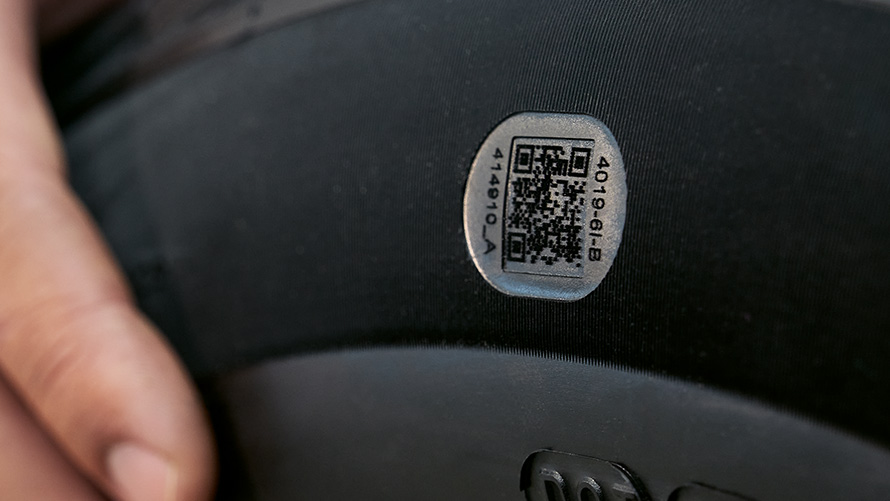 BMW Reifen, Reifen mit QR-Code BMW Reifen, Reifen mit QR-Code