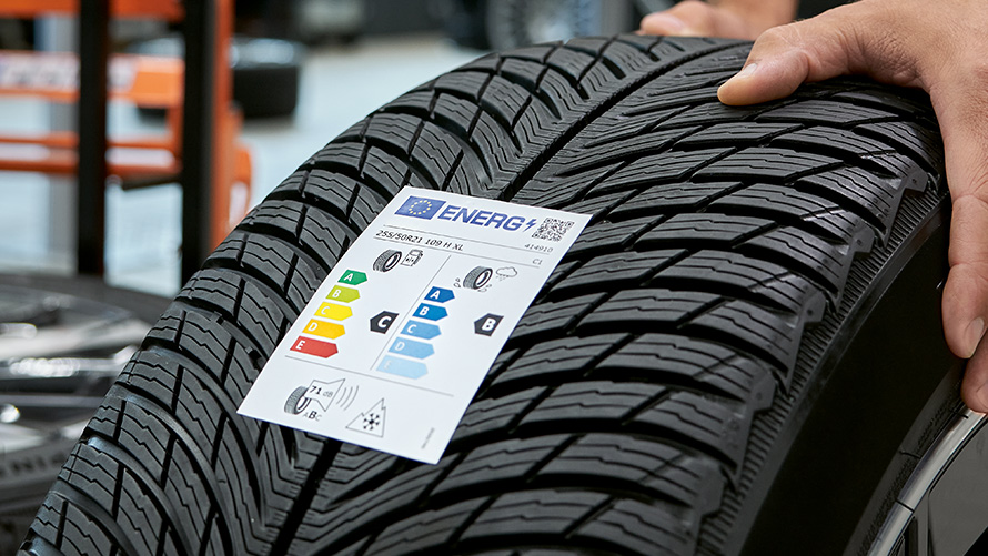 BMW Reifen, Reifenprofil mit Label BMW Reifen, Reifenprofil mit Label