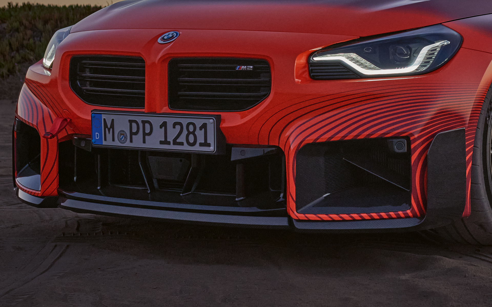 BMW M2 Coupé G87 BMW M Performance Parts M Performance Frontaufsatz Carbon Mitte BMW M2 Coupé G87 2023 BMW M Performance Parts M Performance Frontaufsatz Carbon Mitte