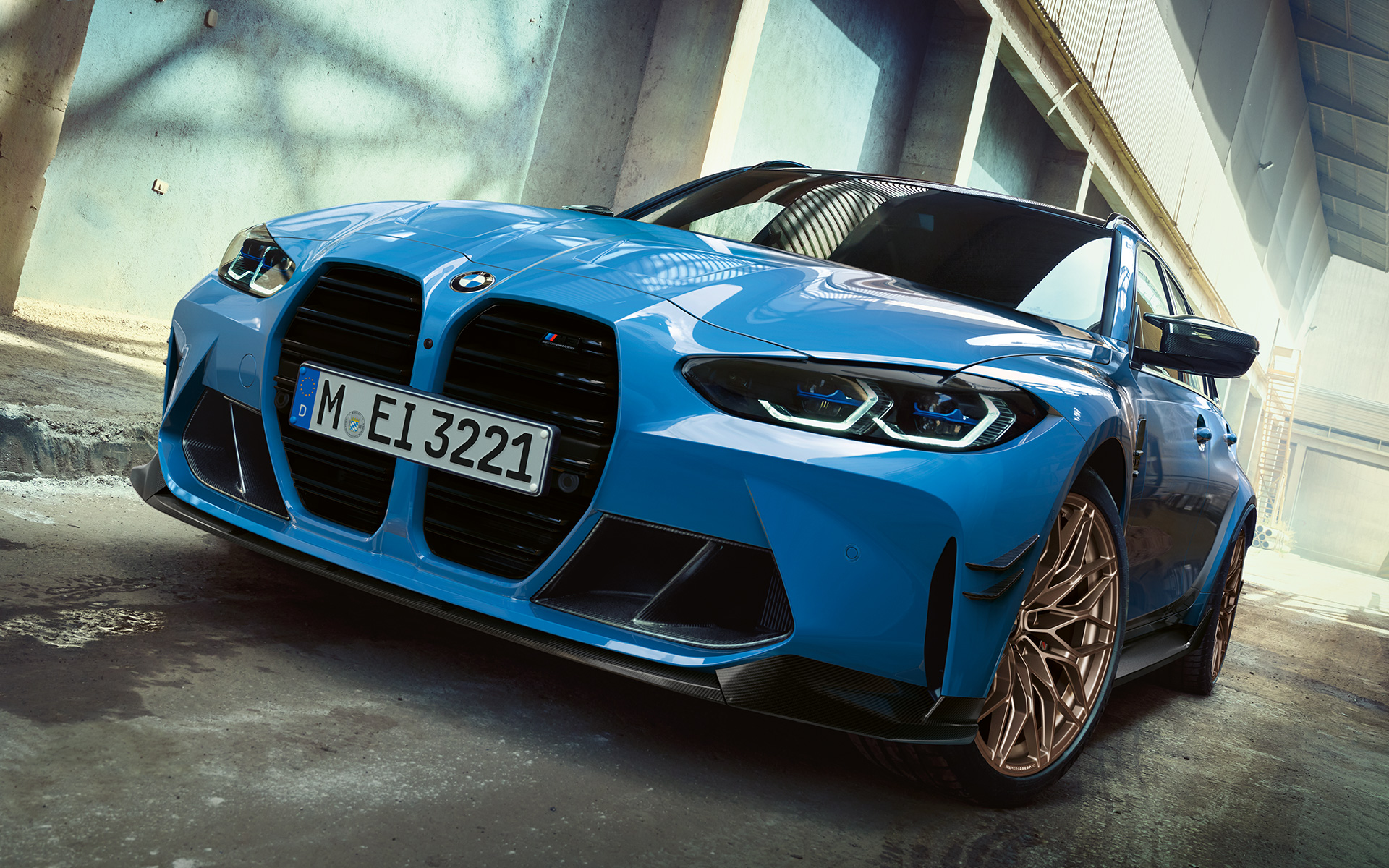 BMW M3 Touring G81 BMW M Performance Parts Dreiviertel-Frontansicht BMW M3 Touring G81 BMW M Performance Parts Dreiviertel-Frontansicht fahrend