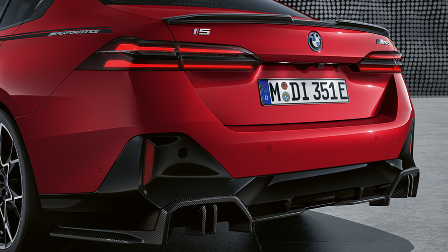 BMW M Performance Parts BMW i5 G60 M Performance Heckdiffusoreinsatz BMW M Performance Parts 2023 BMW i5 G60 M Performance Heckdiffusoreinsatz