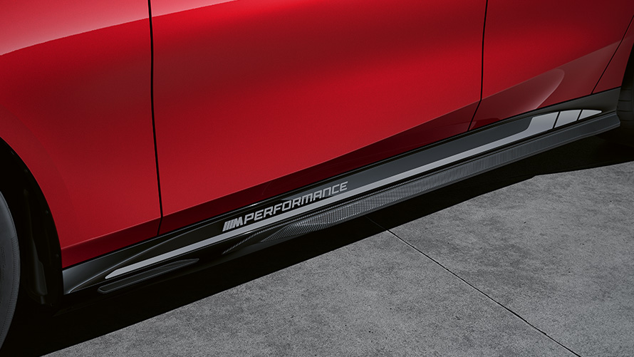 BMW M Performance Parts BMW i5 G60 M Performance Seitenschwelleraufsatz Carbon links BMW M Performance Parts 2023 BMW i5 G60 M Performance Seitenschwelleraufsatz Carbon links