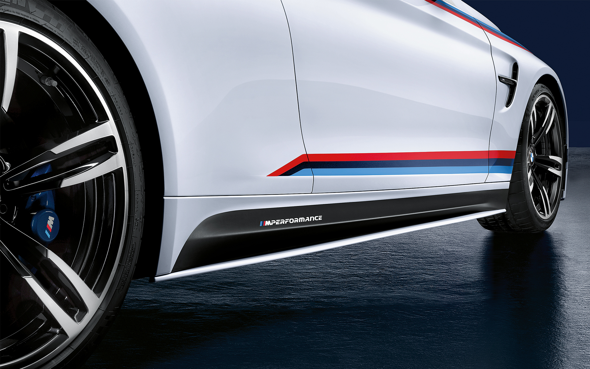 BMW M Performance Original-Zubehör - Tür und Türschwelle BMW M Performance Original-Zubehör - Tür und Türschwelle