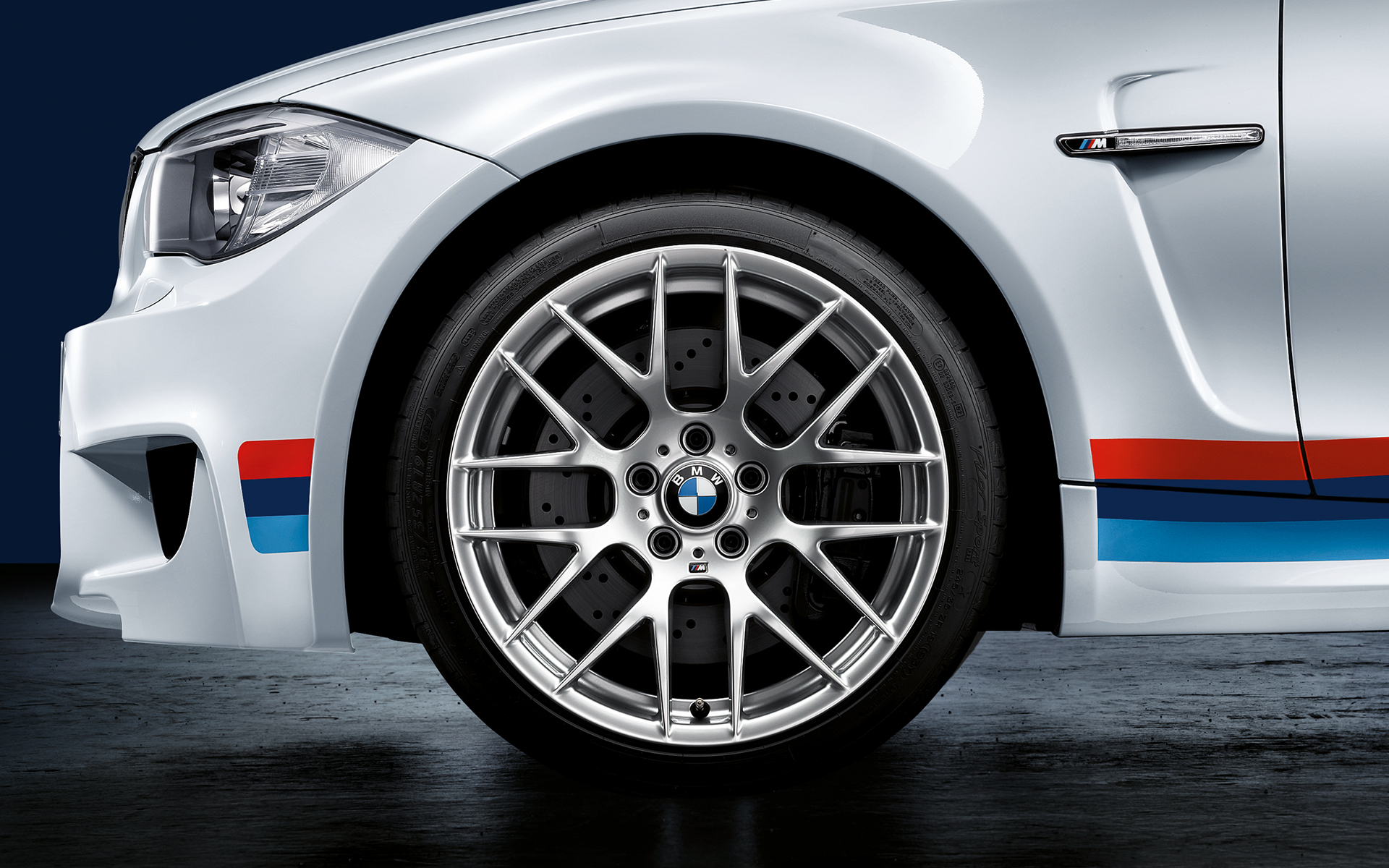 BMW M Performance Original-Zubehör - Frontscheinwerfer, Rad: Reifen, Felge und Kotflügel BMW M Performance Original-Zubehör - Frontscheinwerfer, Rad: Reifen, Felge und Kotflügel