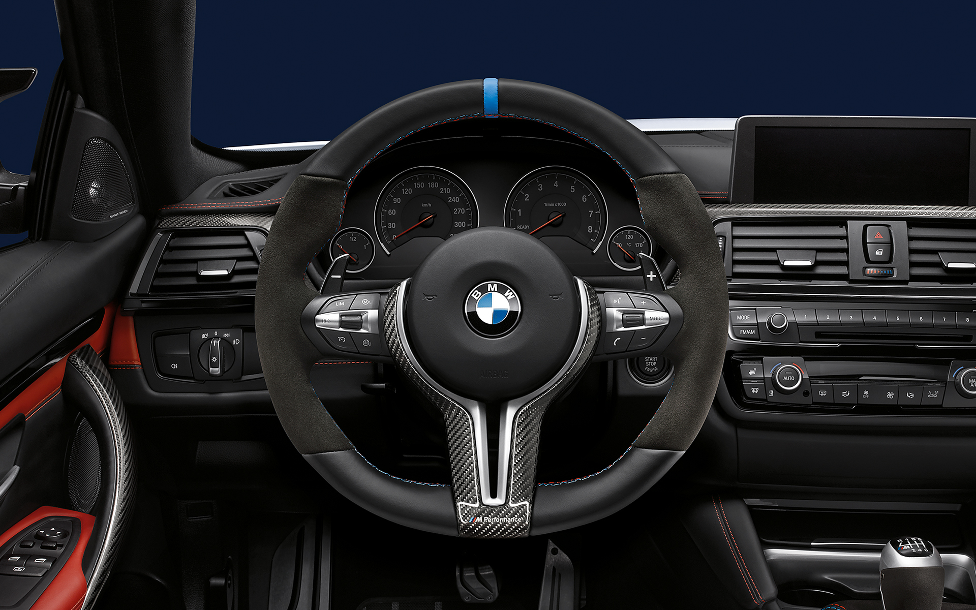 BMW M Performance Original-Zubehör - Innenausstattung - Armaturenbrett und Lenkrad BMW M Performance Original-Zubehör - Innenausstattung - Armaturenbrett und Lenkrad