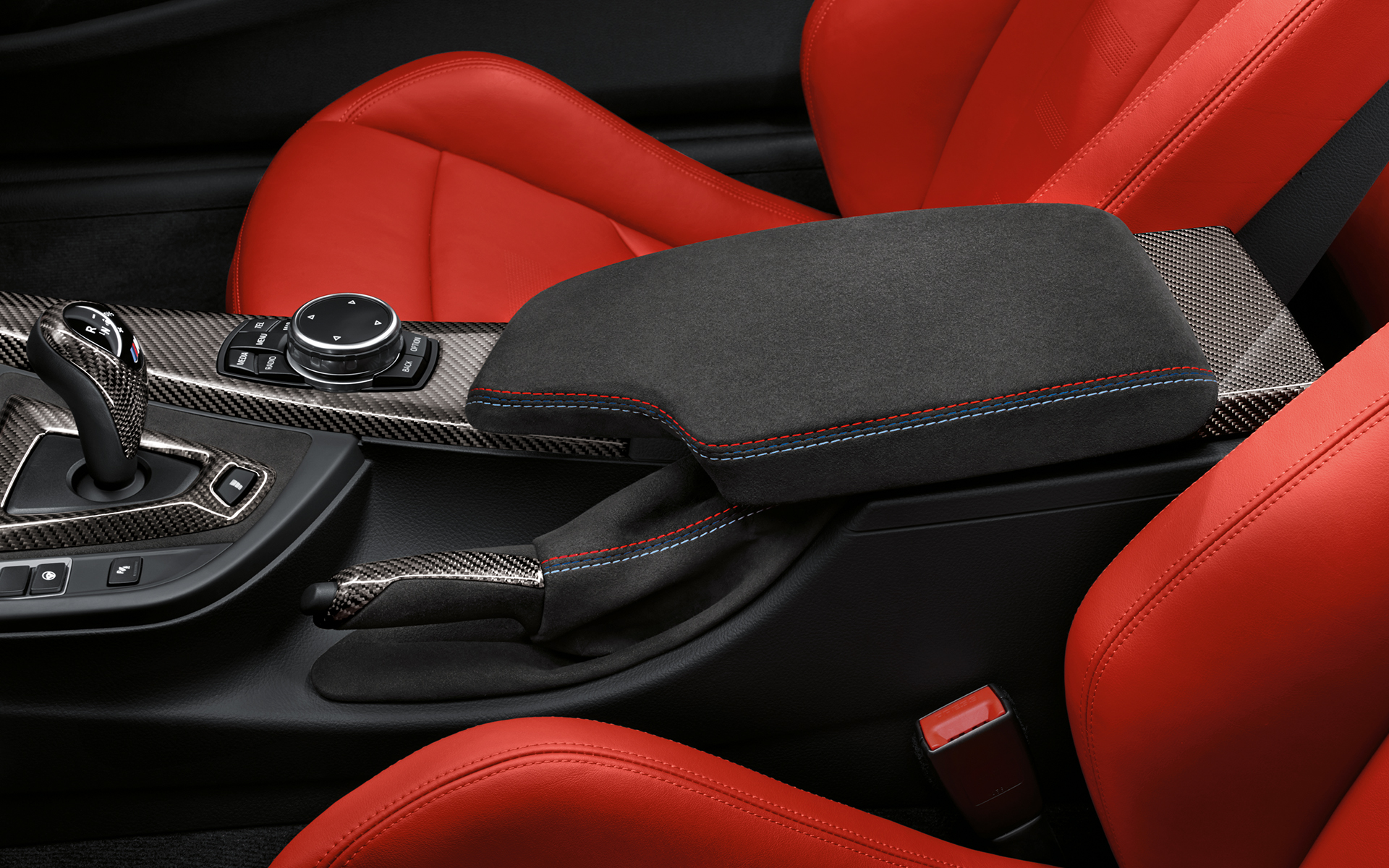 BMW M Performance Original-Zubehör - Interieur - Sitze, Armlehne und Handbremse BMW M Performance Original-Zubehör - Interieur - Sitze, Armlehne und Handbremse