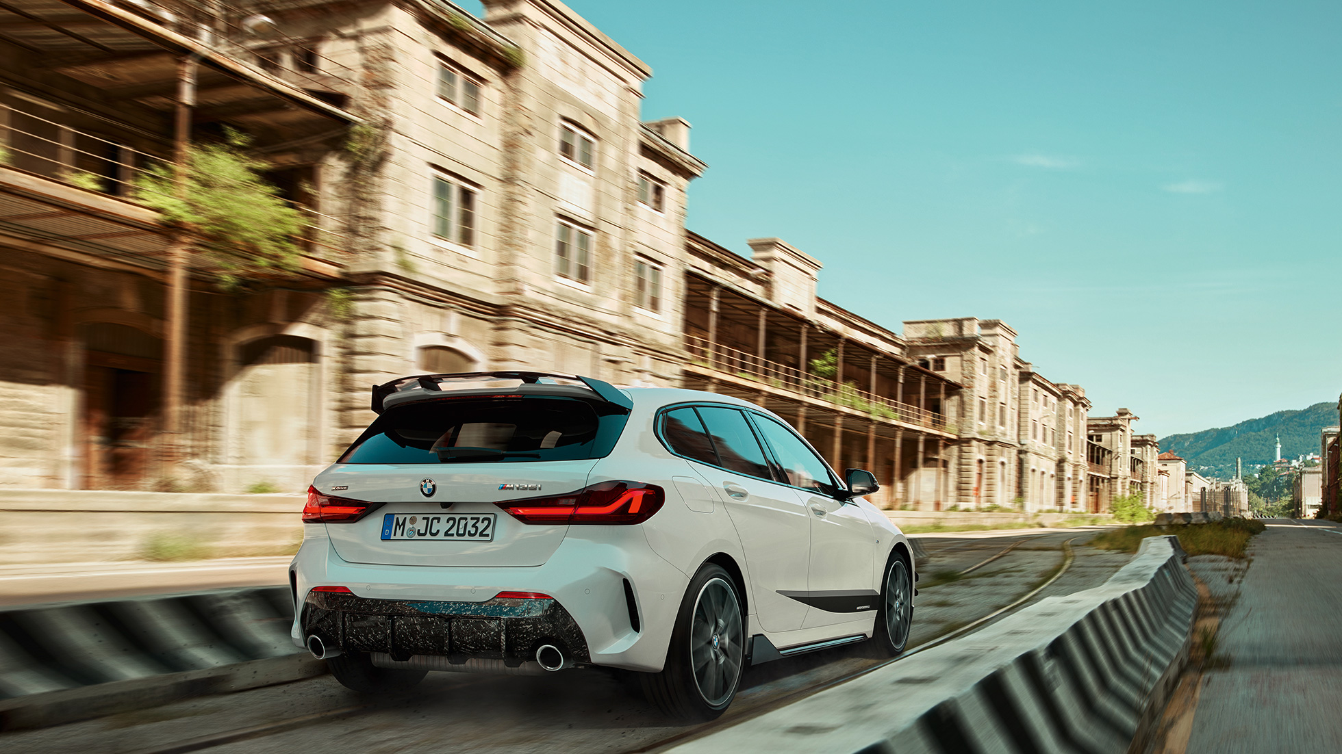 BMW 1er BMW M135i xDrive F40 BMW M Performance BMW 1er BMW M135i xDrive F40 BMW M Performance Heckansicht