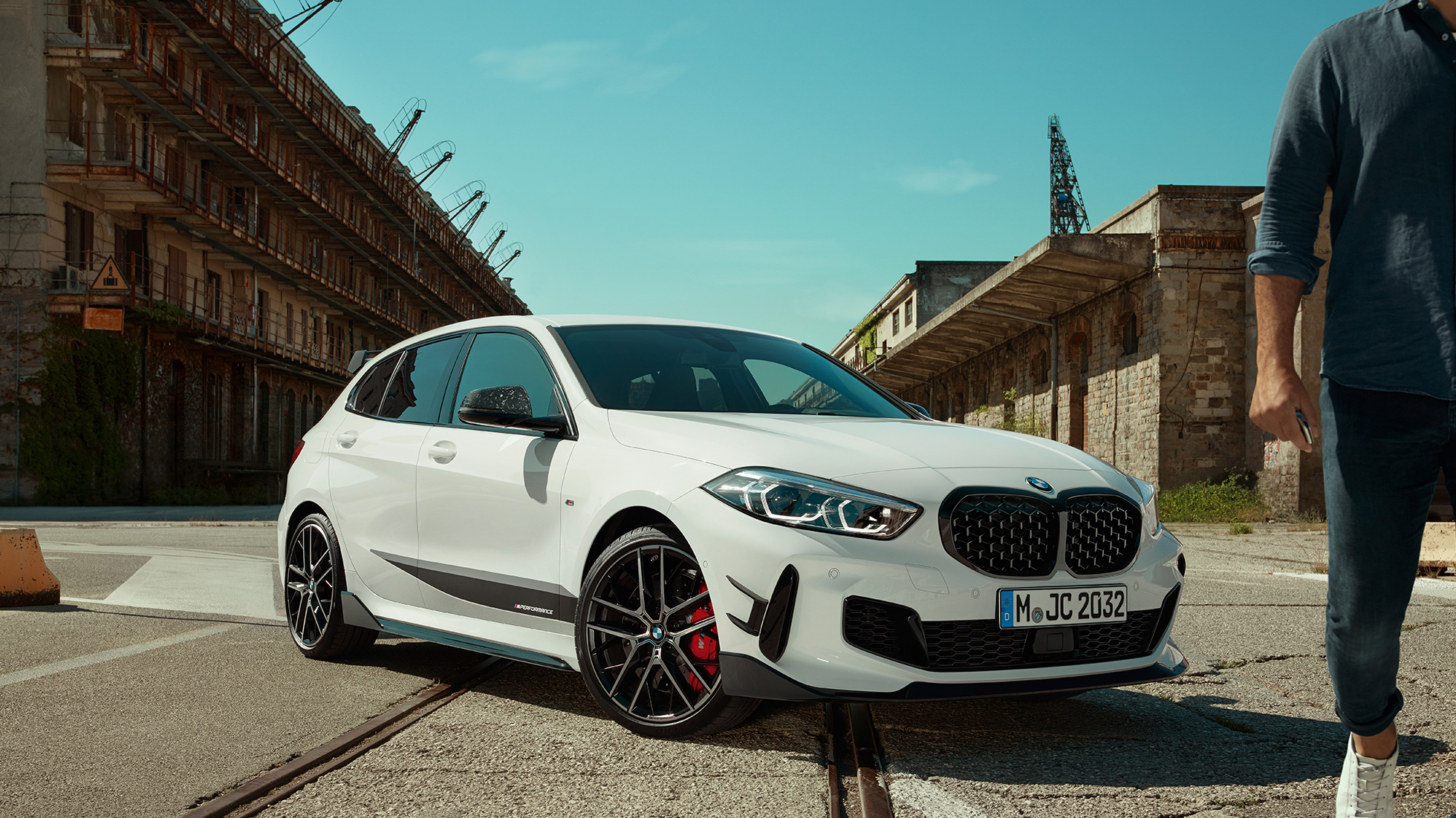 BMW 1er BMW M135i xDrive F40 M Performance BMW 1er BMW M135i xDrive F40 M Performance Dreiviertel-Frontansicht