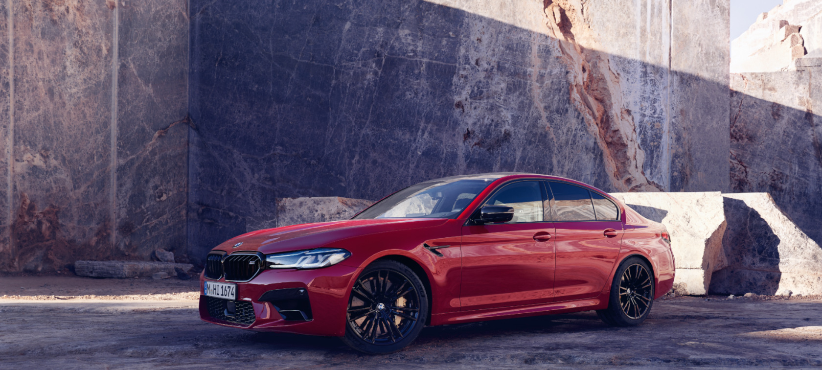 BMW M5 Competition F90 LCI Facelift 2020 BMW Individual Imola Rot Frontansicht fahrend