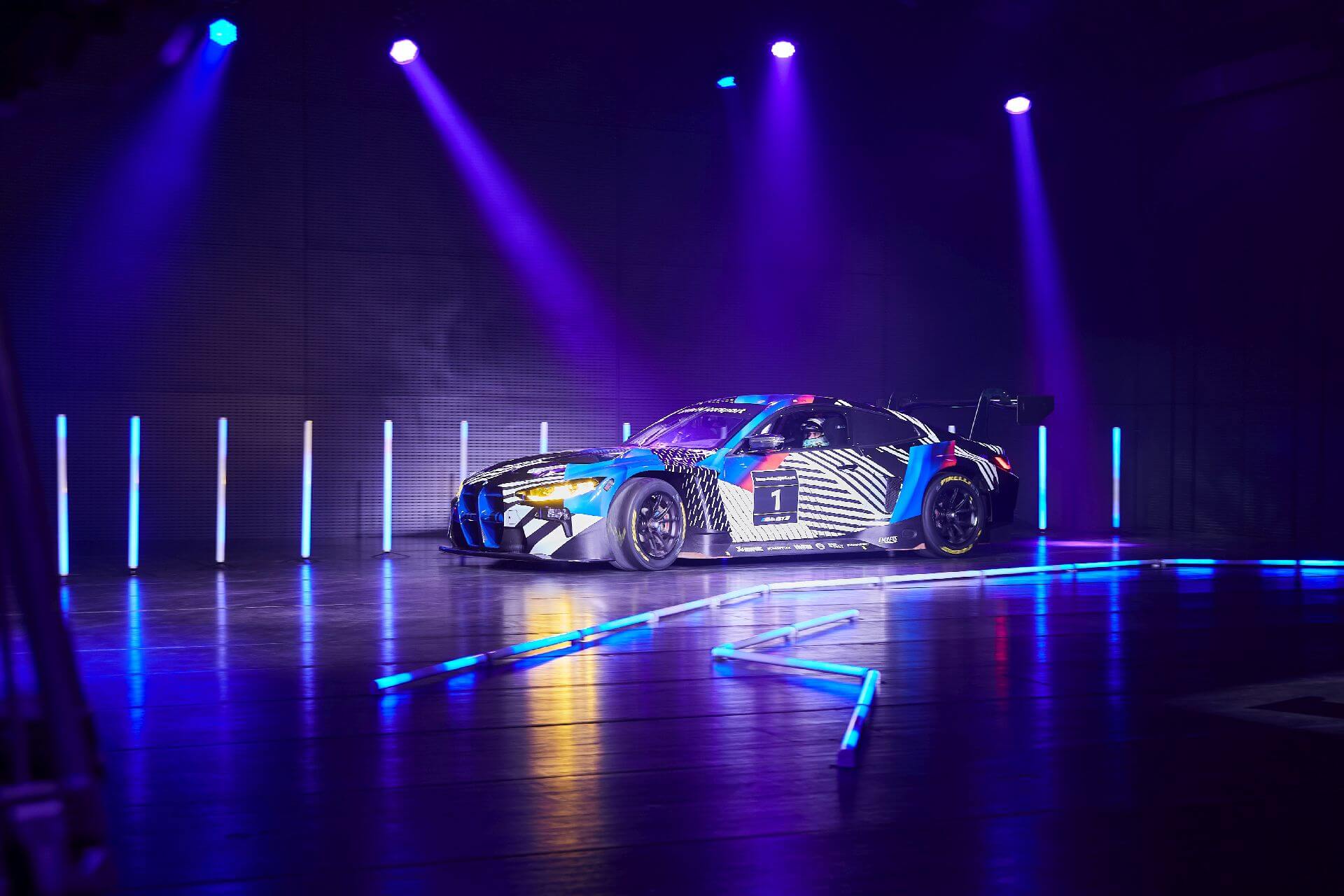 BMW SIM RACING. BMW SIM RACING.