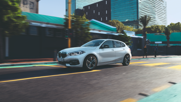 DER BMW 118i DER BMW 118i