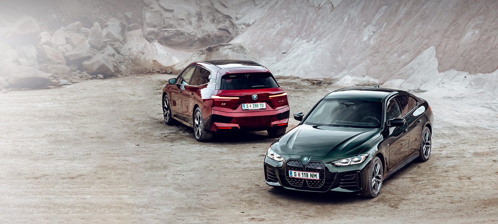 Neue Mobilität BMW iX und i4 im schneebedeckten Gebirge