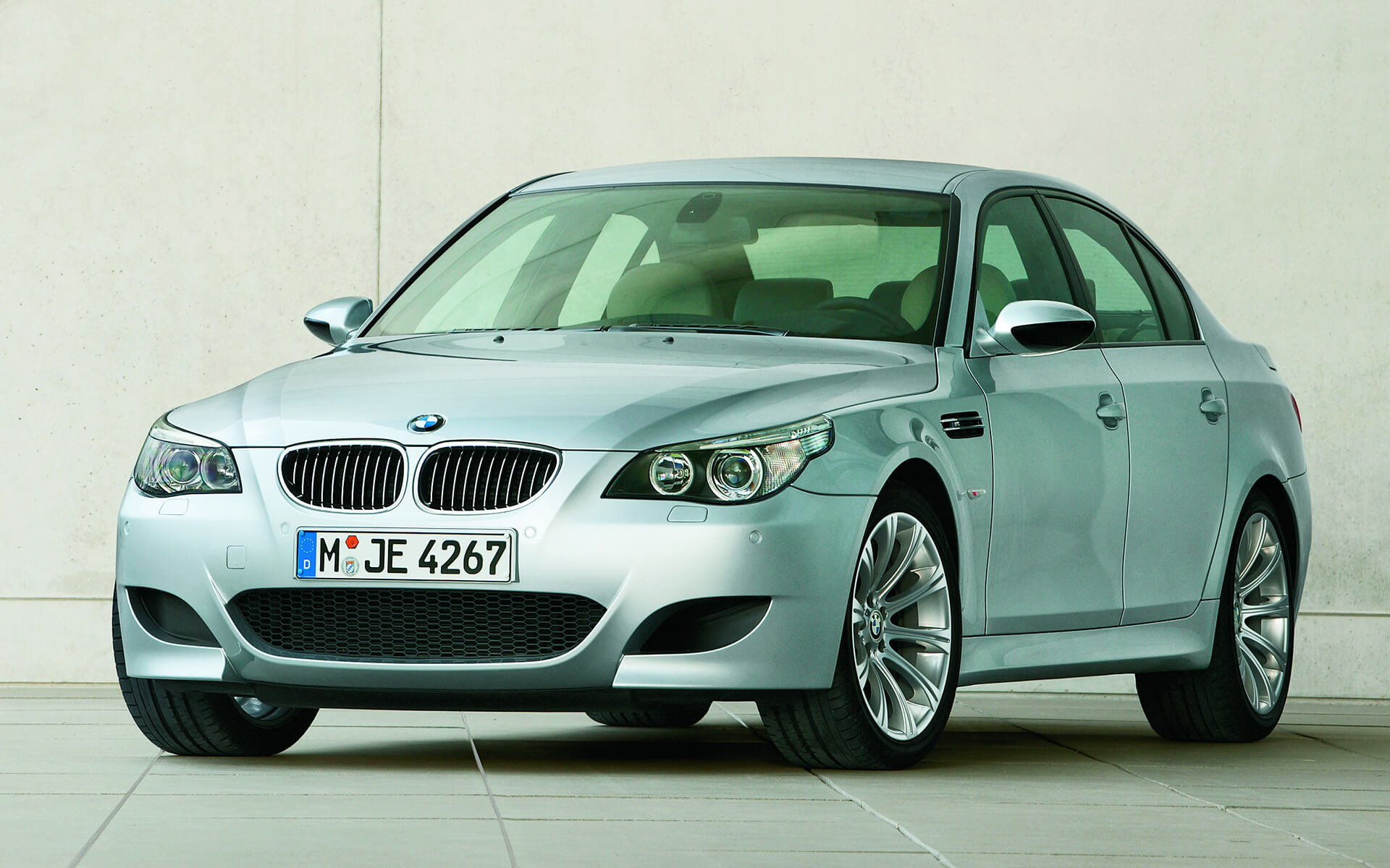 BMW M5 (E60)