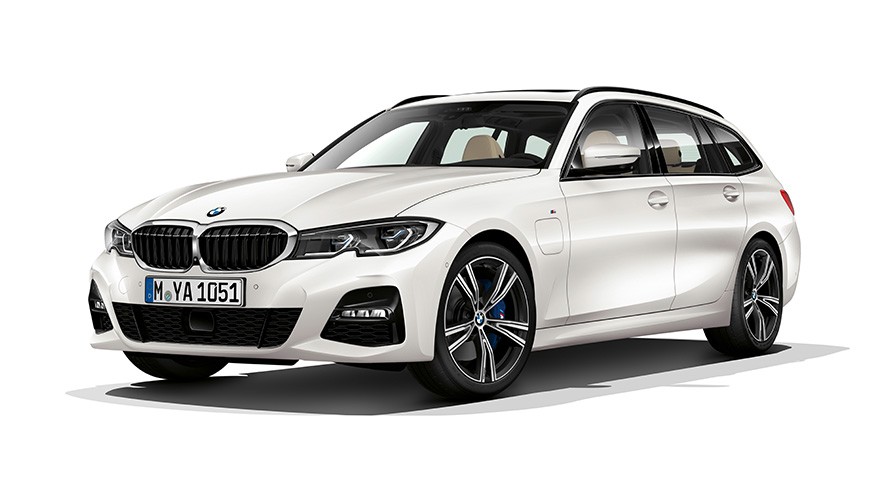 BMW 3er Touring Plug-In Hybrid Dreiviertel-Frontansicht BMW 3er Touring Plug-In Hybrid Studioaufnahme Dreiviertel-Frontansicht