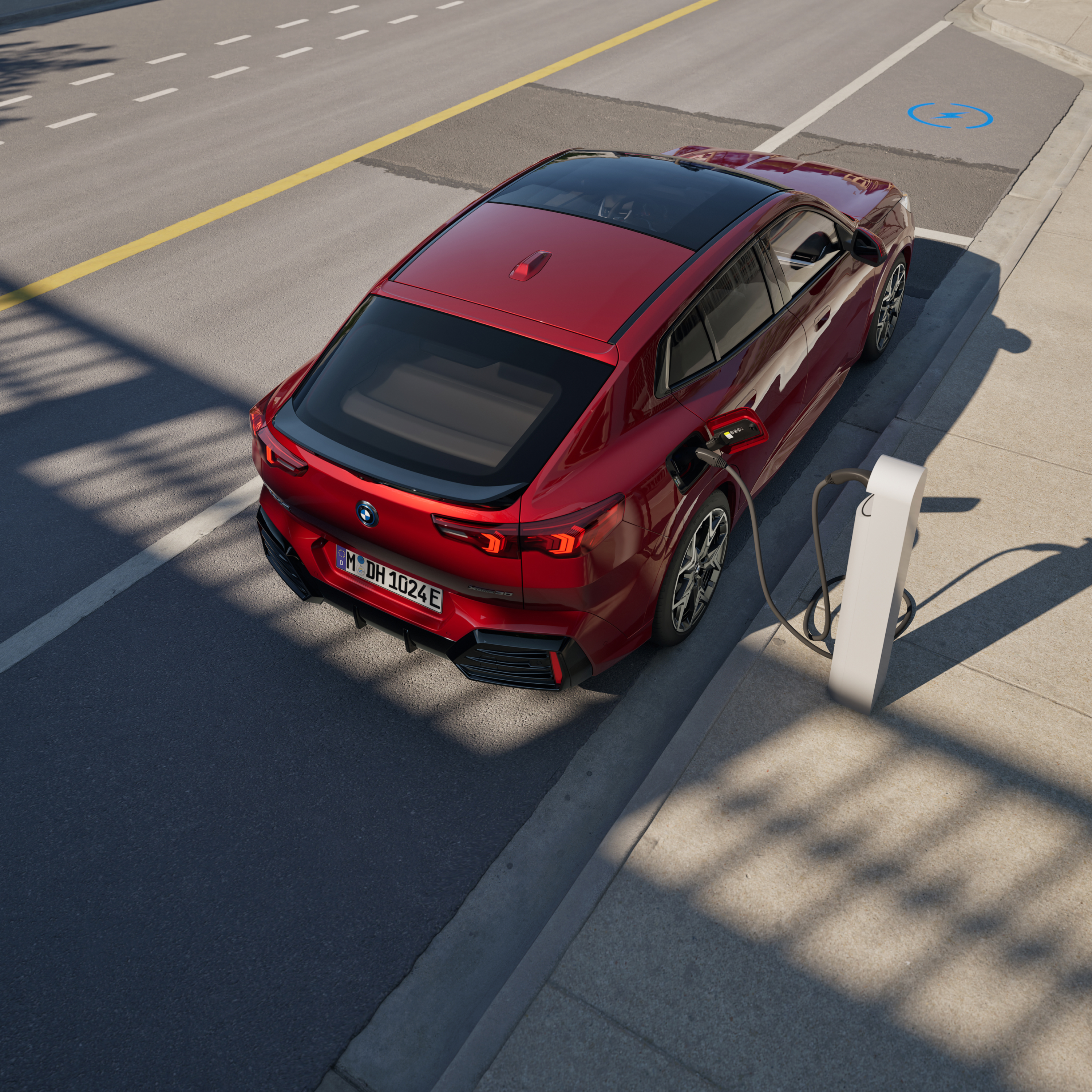 BMW lädt an Ladesäule