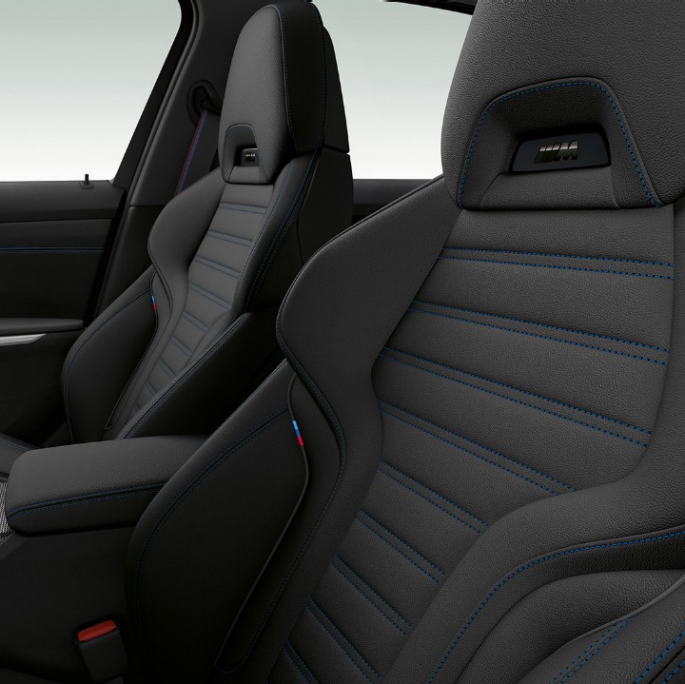 BMW 3er Limousine, Modell M Sport Vordersitze Seitliche Nahaufnahme der Vordersitze der BMW 3er Limousine mit der Ausstattung des Modells M Sport.