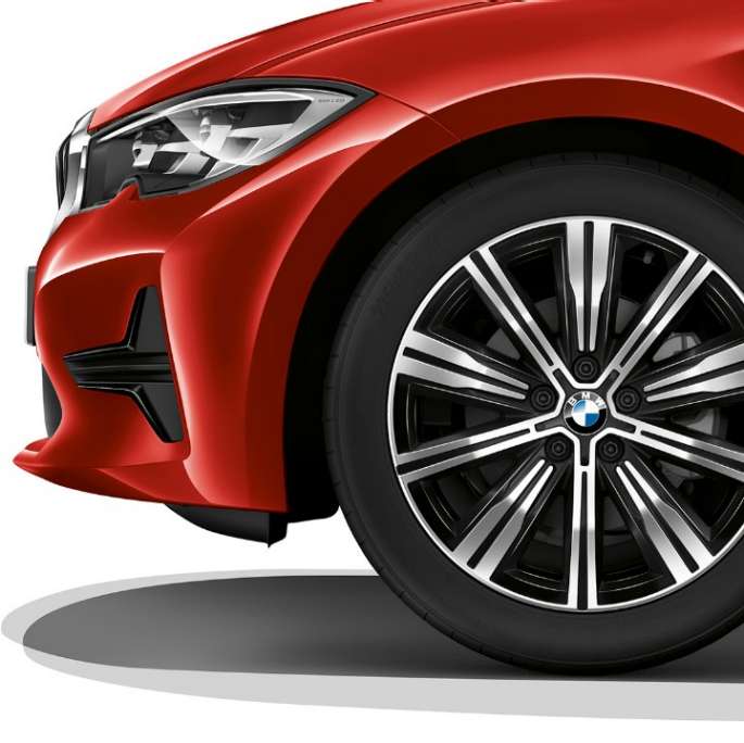 BMW 3er Limousine, Modell Advantage Leichtmetallrad. Nahaufnahme des Leichtmetallrads der BMW 3er Limousine mit der Ausstattung des Modells Advantage.