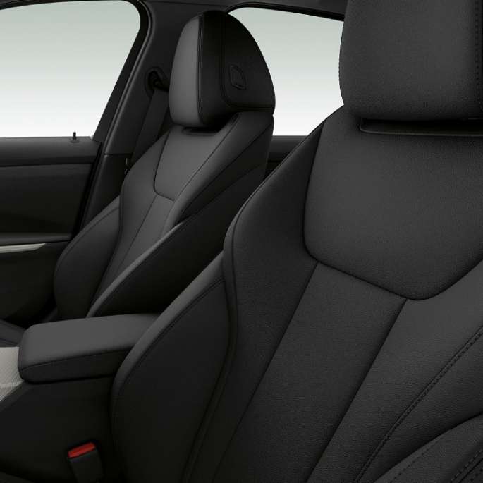 BMW 3er Limousine, Modell Advantage Vordersitze. Seitliche Nahaufnahme der Vordersitze der BMW 3er Limousine mit der Ausstattung des Modells Advantage.