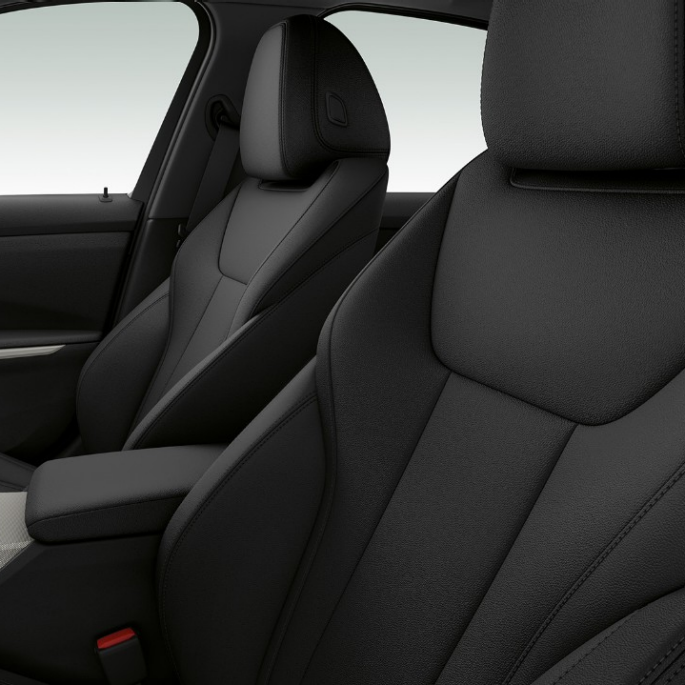 BMW 3er Limousine, Modell Advantage Vordersitze. Seitliche Nahaufnahme der Vordersitze der BMW 3er Limousine mit der Ausstattung des Modells Advantage.