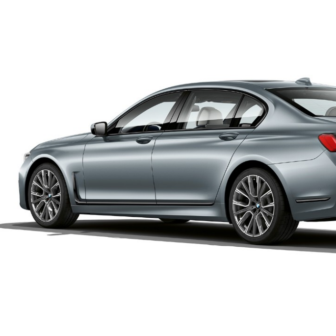 BMW 7er Limousine M Sportpaket, Dreiviertel-Heckansicht Graue BMW 7er Limousine M Sportpaket in der Dreiviertel-Heckansicht