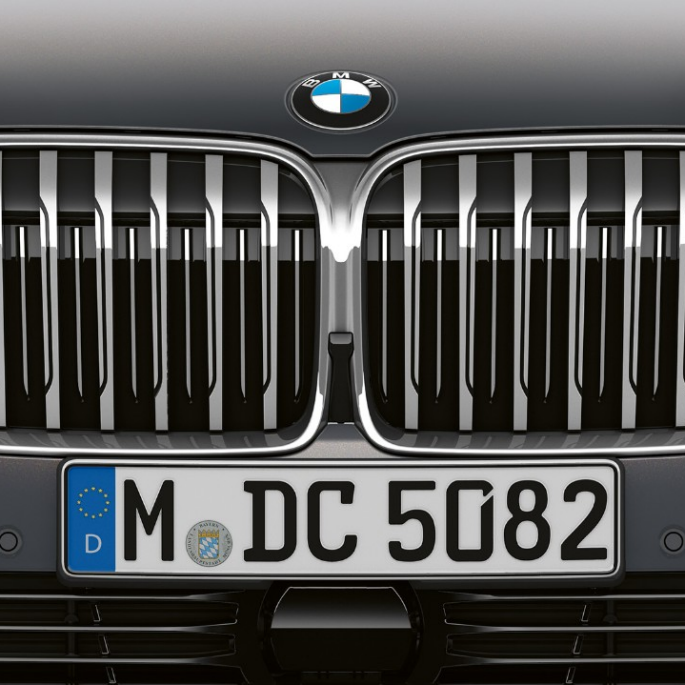 BMW 7er Limousine mit Exterieurdesign Pure Excellence, Gangwahlschalter BMW 7er Limousine mit Exterieurdesign Pure Excellence: Nahaufnahme der BMW Niere